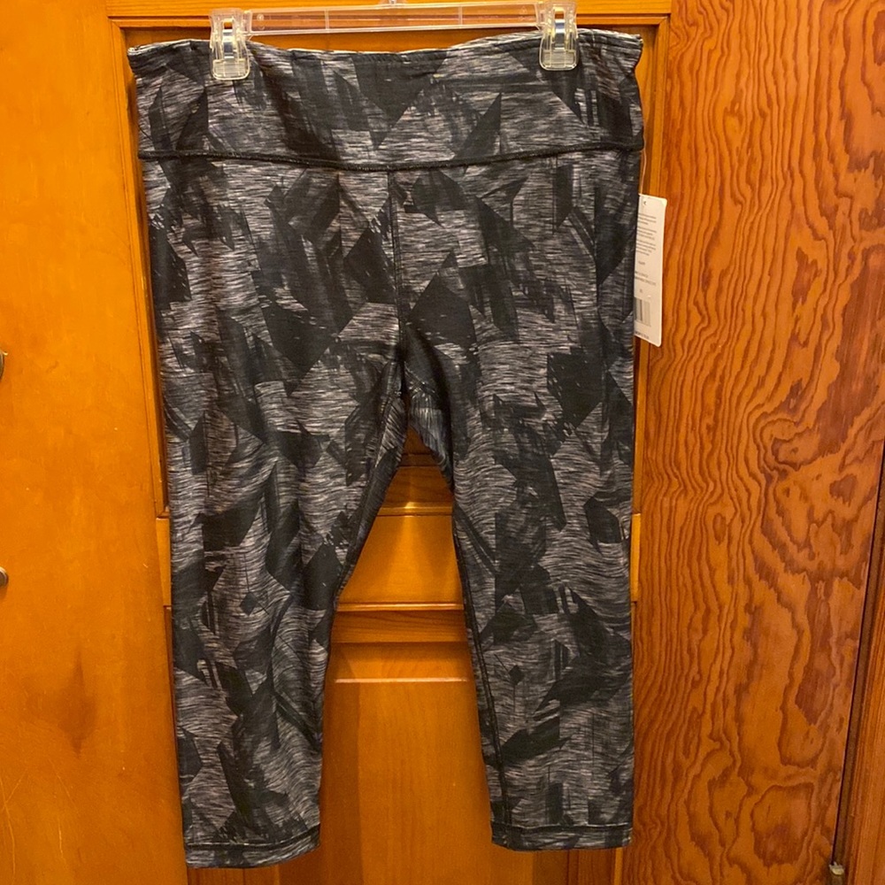 Brand New Womens Active Life Capris XL